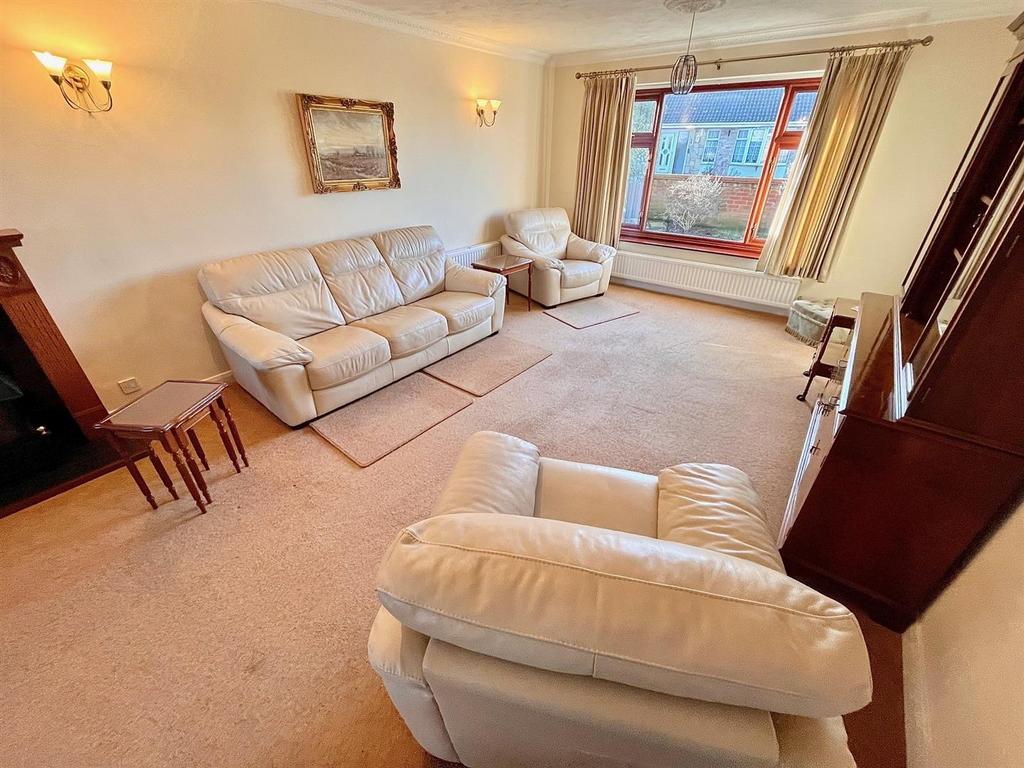 Lounge/Dining Room