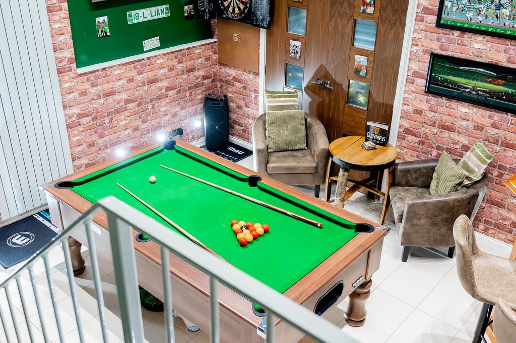 Bar room