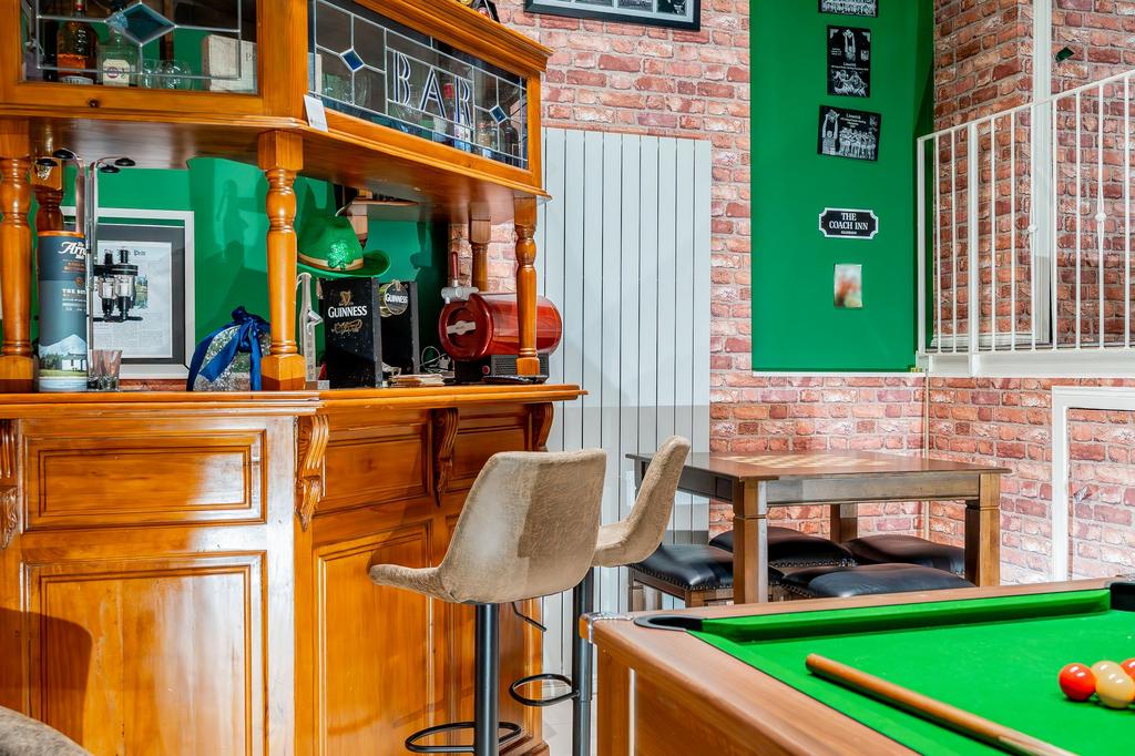 Bar room