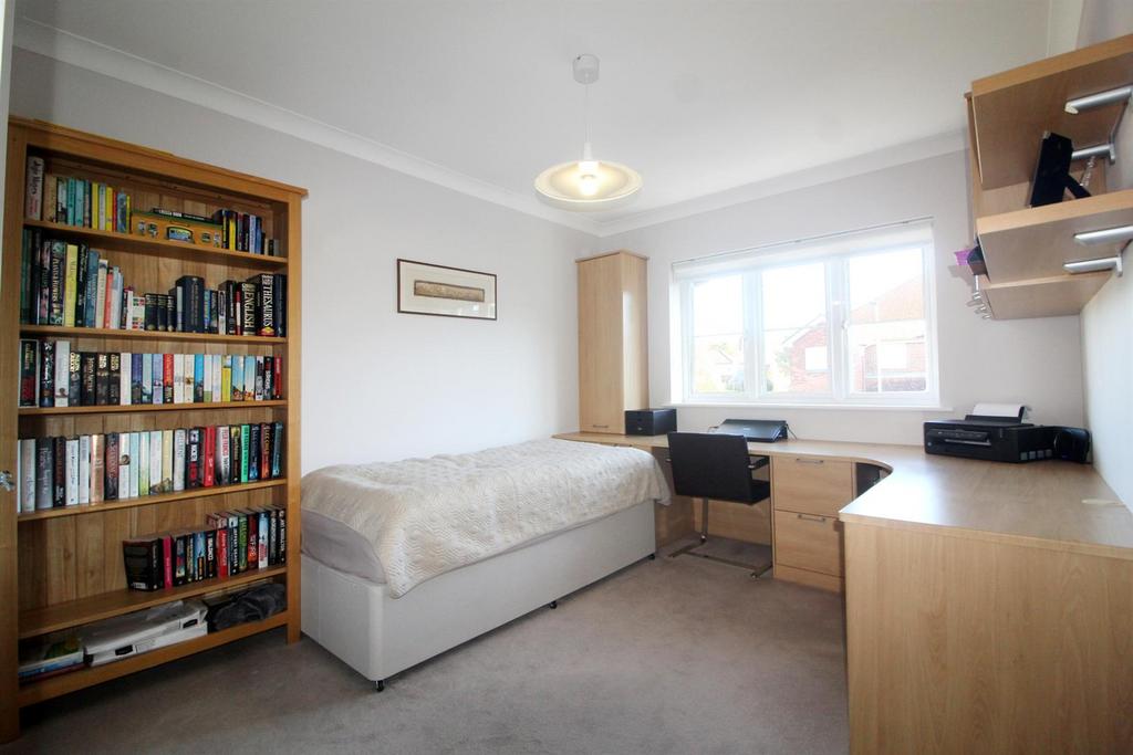E Bedroom 3.jpg
