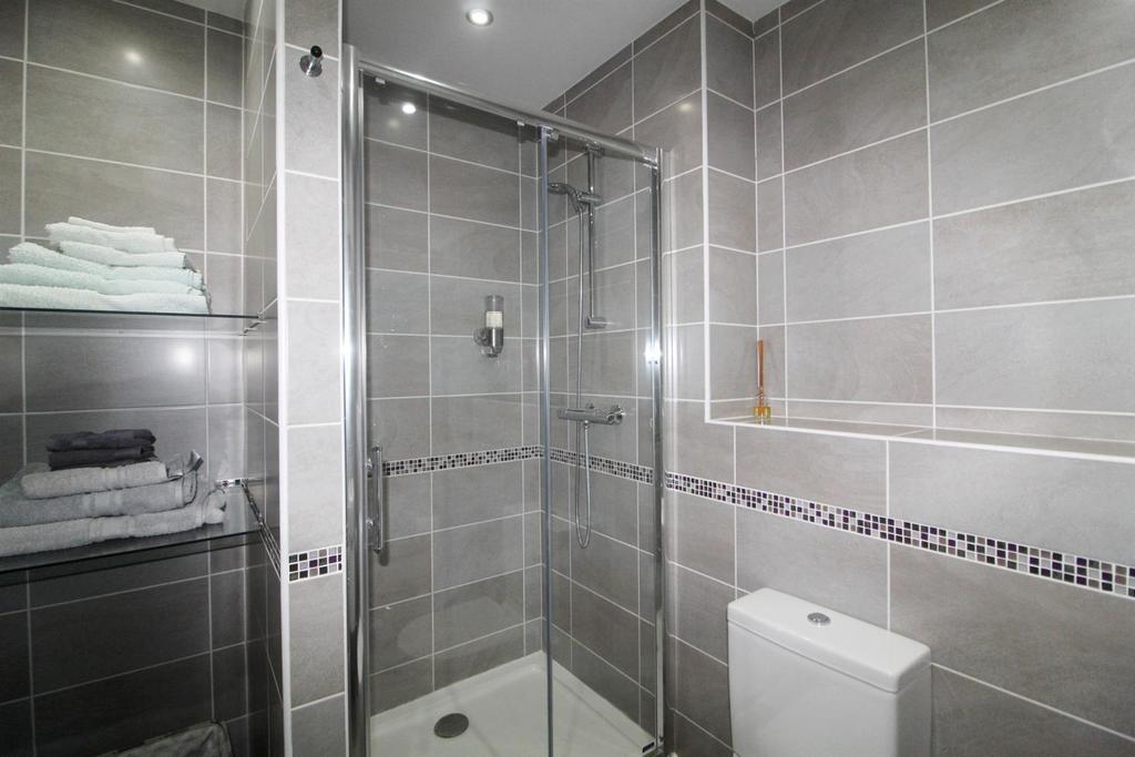 E En-suite.jpg