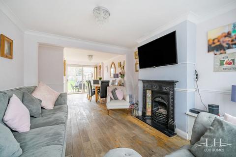 4 bedroom semi-detached house for sale, Cedar Road, Hornchurch
