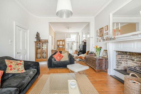 39 Eversley Crescent, Isleworth, TW7 4LW