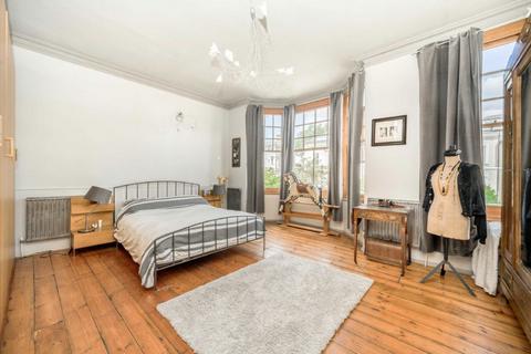 39 Eversley Crescent, Isleworth, TW7 4LW