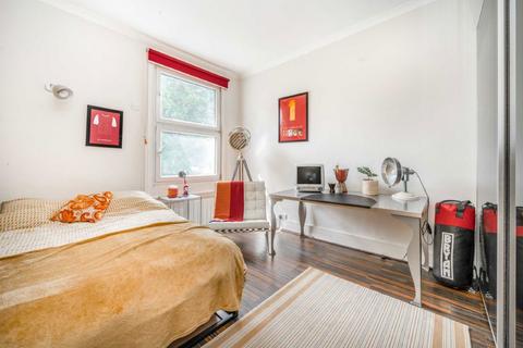 39 Eversley Crescent, Isleworth, TW7 4LW