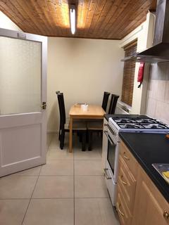 6 bedroom end of terrace house to rent, Chadd Green, London E13