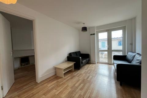 6 bedroom end of terrace house to rent, Chadd Green, London E13