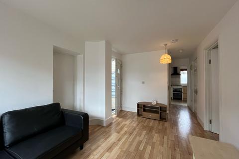 6 bedroom end of terrace house to rent, Chadd Green, London E13