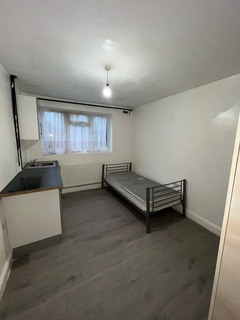 Studio to rent, The Common, Southall UB2