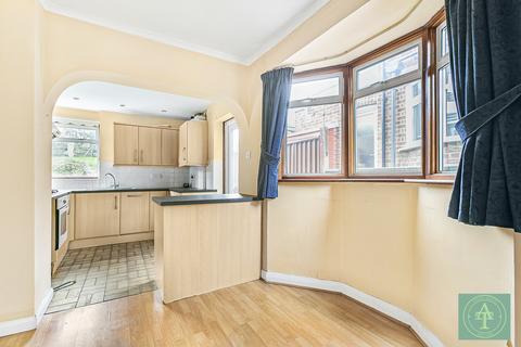3 bedroom semi-detached house for sale, Lincoln Avenue, London, N14