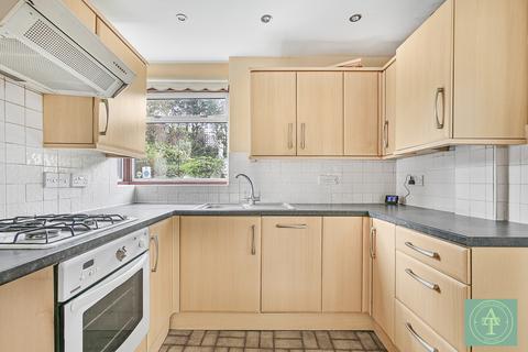 3 bedroom semi-detached house for sale, Lincoln Avenue, London, N14