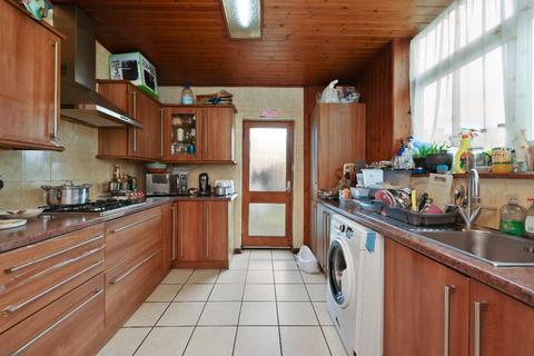 4 bedroom terraced house for sale, Shaftesbury Road, Forest Gate, E7