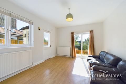 3 bedroom flat for sale, Streatham, London, SW16