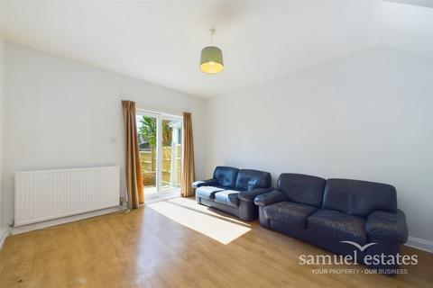 3 bedroom flat for sale, Streatham, London, SW16