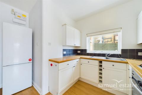 3 bedroom flat for sale, Streatham, London, SW16