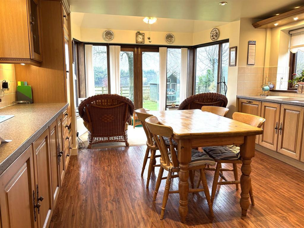 Dining kitchen