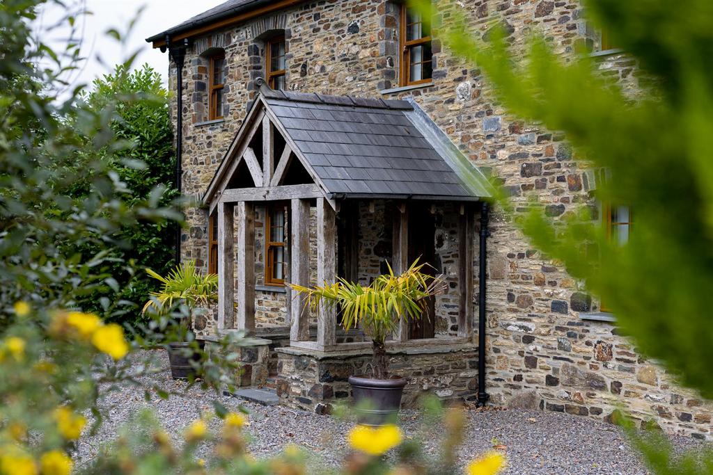 Old Lan Farmhouse - Externals - Main House-2.jpg