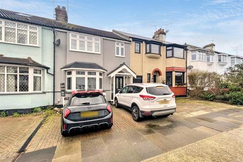 3 bedroom terraced house to rent, Westleigh Avenue, Leigh On Sea, Essex