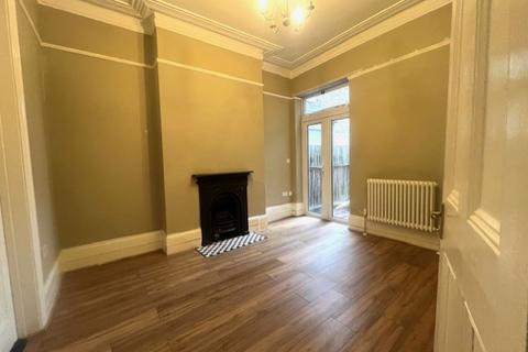 5 bedroom terraced house to rent, Lordship Lane, London N17