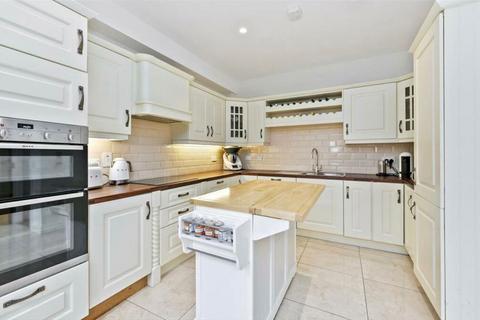 4 bedroom terraced house to rent, Michelham Gardens, Twickenham TW1