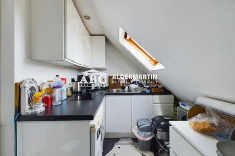 1 bedroom apartment for sale, Endersleigh Gardens, London