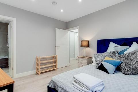 2 bedroom apartment for sale, Peerless Street, London