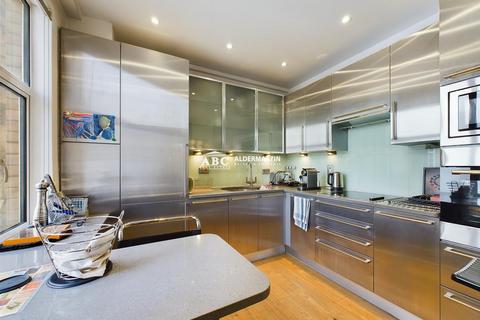 2 bedroom apartment for sale, Hallam Street, London