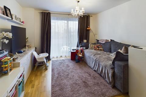 1 bedroom flat for sale, Zodiac Close, Edgware