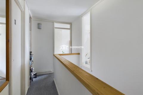 3 bedroom flat for sale, Blantyre Walk:  Worlds End Estate, London
