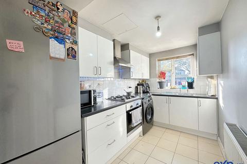 3 bedroom semi-detached house to rent, Balliol Road, Welling DA16