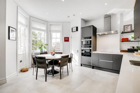 2 bedroom flat for sale, Prebend Mansions, Chiswick High Road, W4