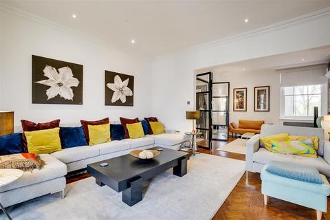 2 bedroom flat for sale, Prebend Mansions, Chiswick High Road, W4