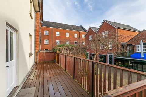 2 bedroom flat for sale, Staple Gardens, Winchester, SO23