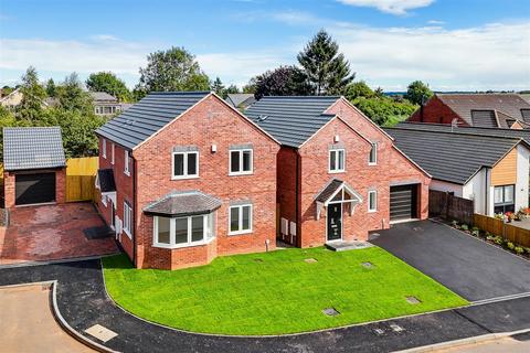 4 bedroom detached house for sale, Meadow Croft Gardens, Hucknall NG15