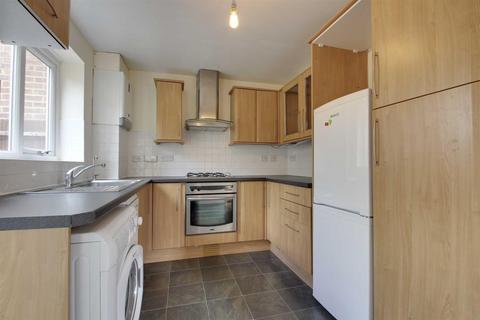 2 bedroom semi-detached house to rent, Vyne Crescent, GREAT HOLM