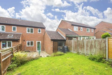 2 bedroom semi-detached house to rent, Vyne Crescent, GREAT HOLM