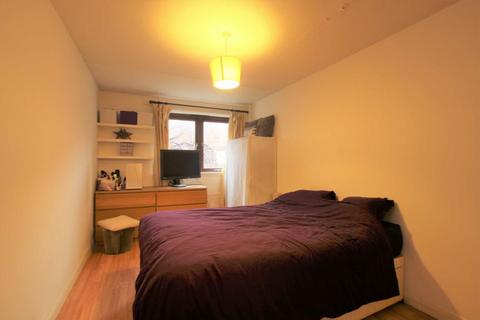 1 bedroom flat to rent, Doulton Mews, London NW6