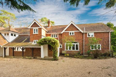 6 bedroom detached house to rent, Whitmead Lane, Tilford, Farnham, Surrey, GU10