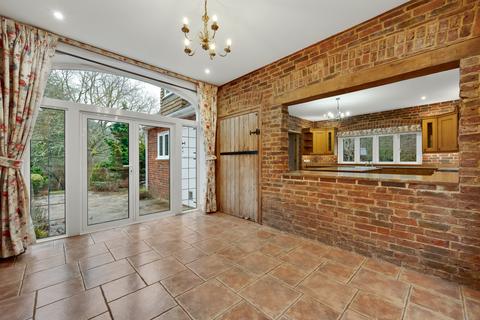 6 bedroom detached house to rent, Whitmead Lane, Tilford, Farnham, Surrey, GU10