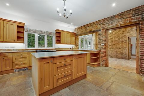 6 bedroom detached house to rent, Whitmead Lane, Tilford, Farnham, Surrey, GU10