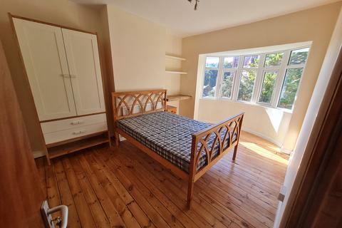 4 bedroom house to rent, Brynsifi Terrace, Mount Pleasant, Swansea