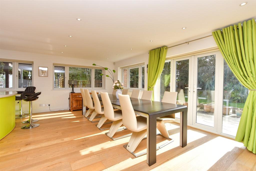Kitchen/Living Area