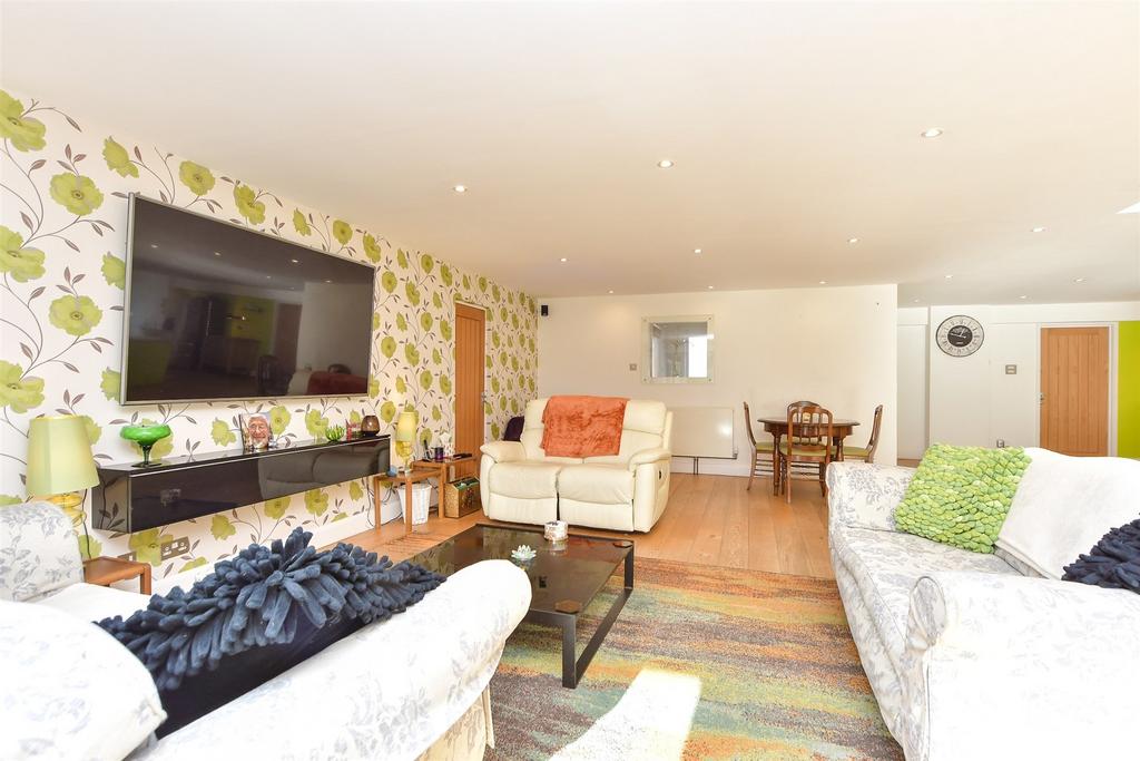 Kitchen/Living Area