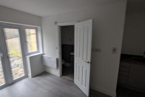 1 bedroom terraced house to rent, London SE25