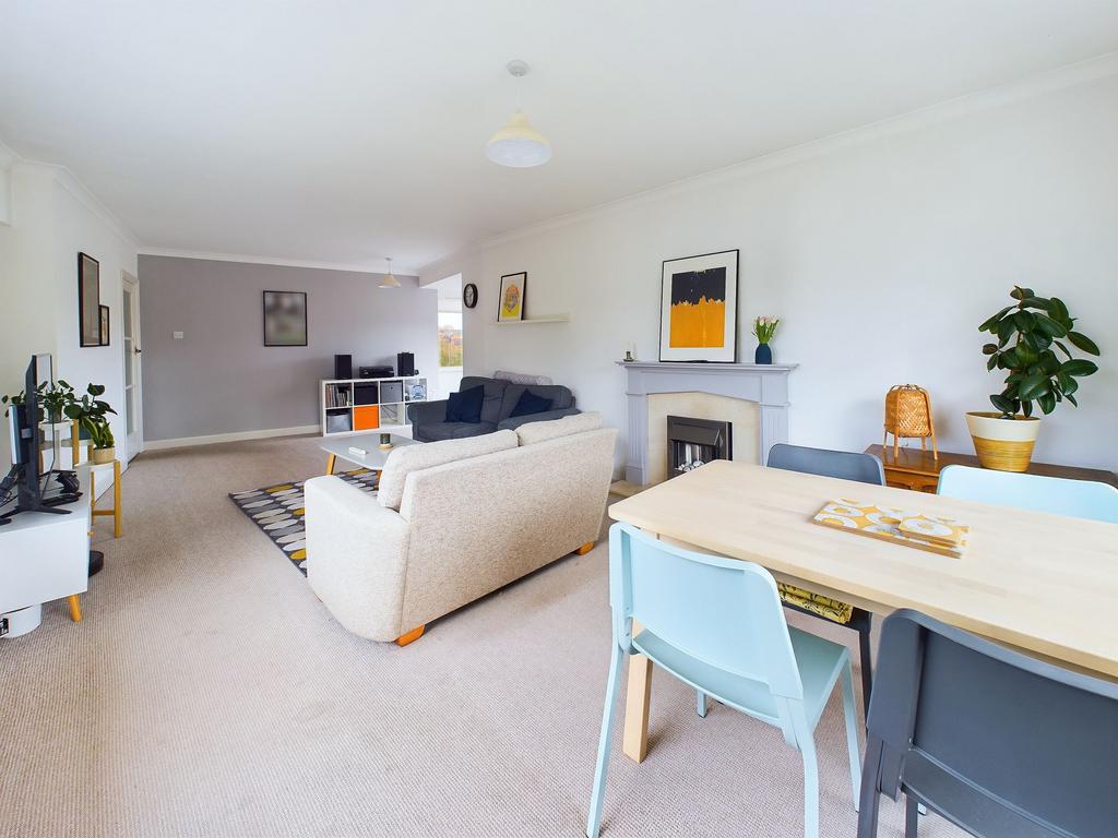 Lounge/Dining Room