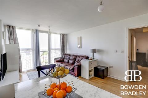 2 bedroom apartment for sale, Memorial Heights, Monarch Way, Newbury Park