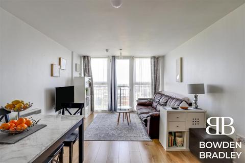 2 bedroom apartment for sale, Memorial Heights, Monarch Way, Newbury Park