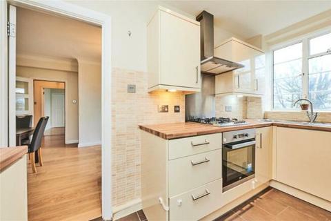 1 bedroom flat to rent, Hamilton Court, London W9