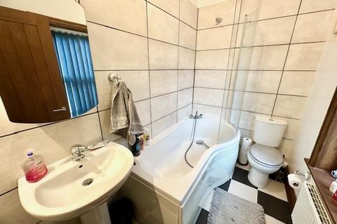 2 bedroom end of terrace house for sale, Fernfield Terrace, Boothtown, Halifax