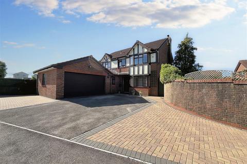 4 bedroom detached house for sale, Cantref Close, Rogerstone